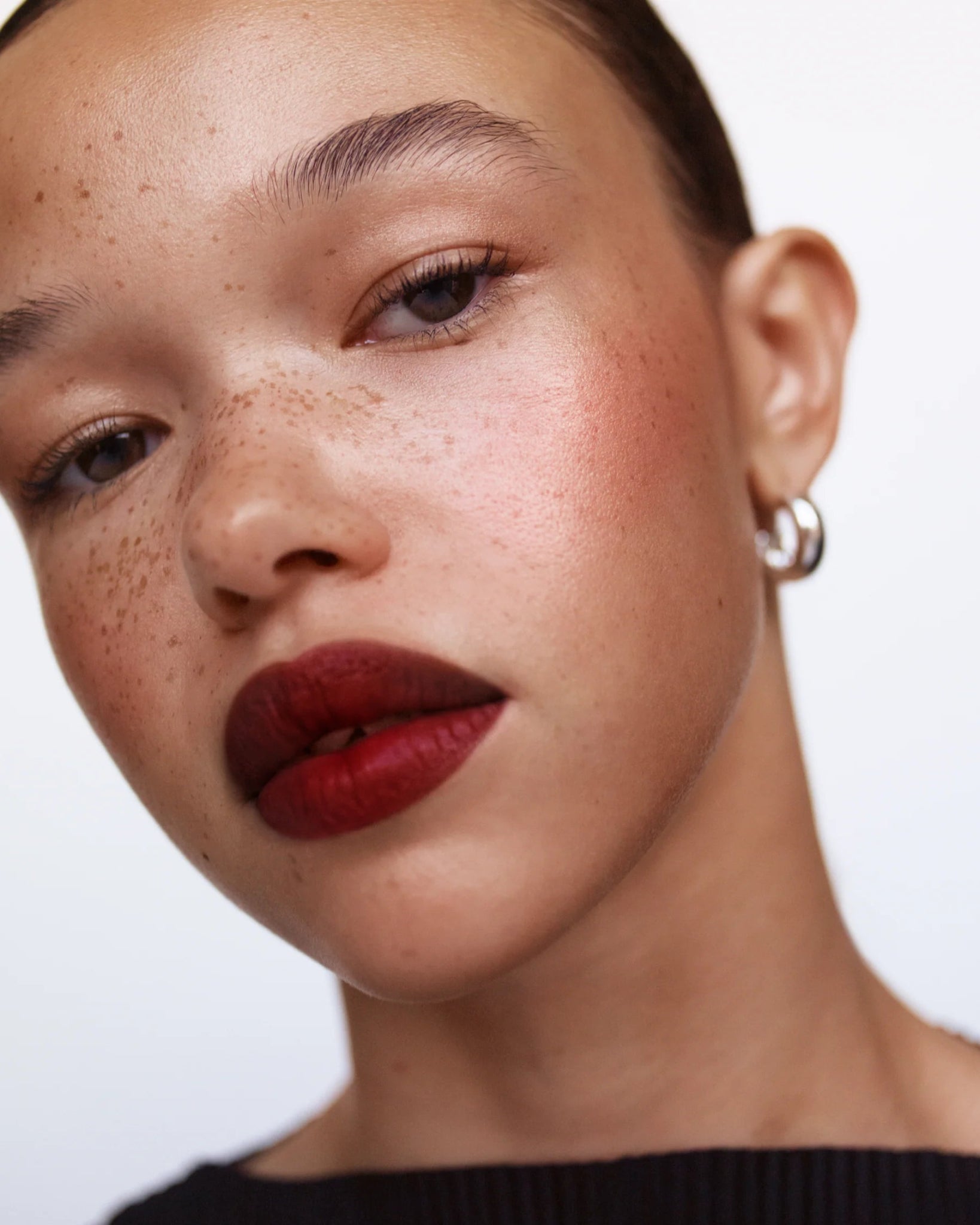 MANASI 7 All Over Colour Pacaya makeup look woman organic cosmetics