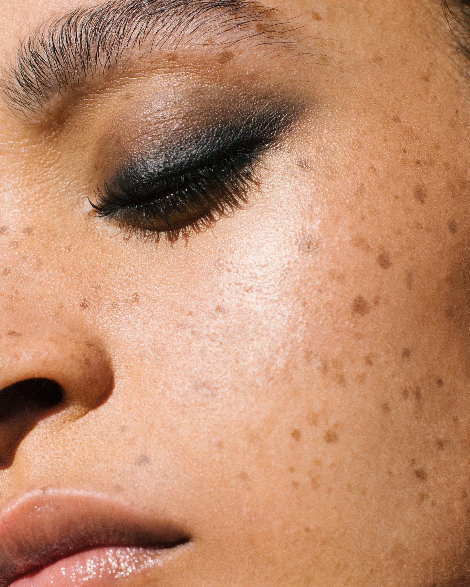 MANASI 7 Precision Mascara Obsidian eye closeup organic makeup lash definition clean beauty