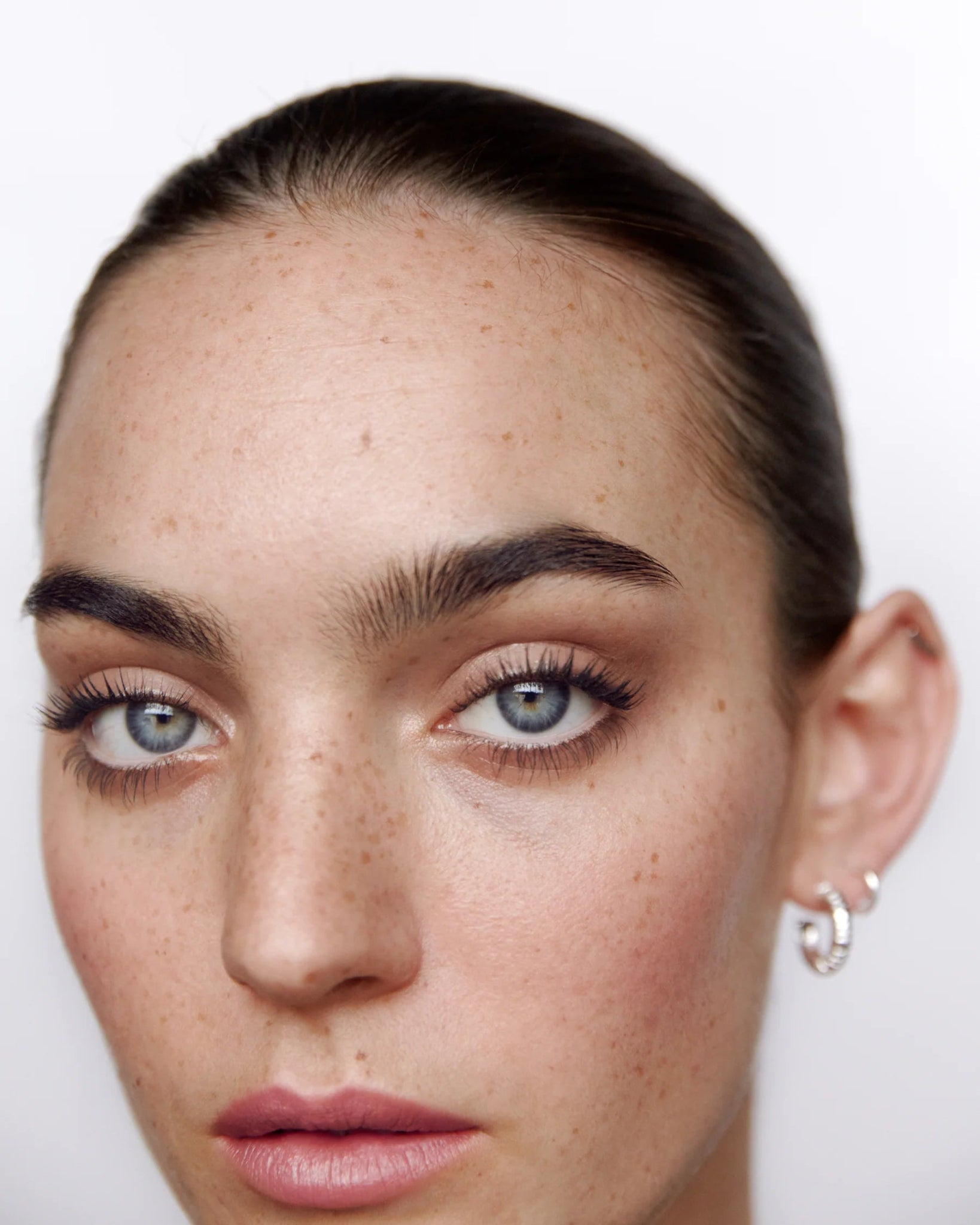 MANASI 7 Precision Mascara Obsidian portrait woman organic makeup natural beauty clean cosmetics