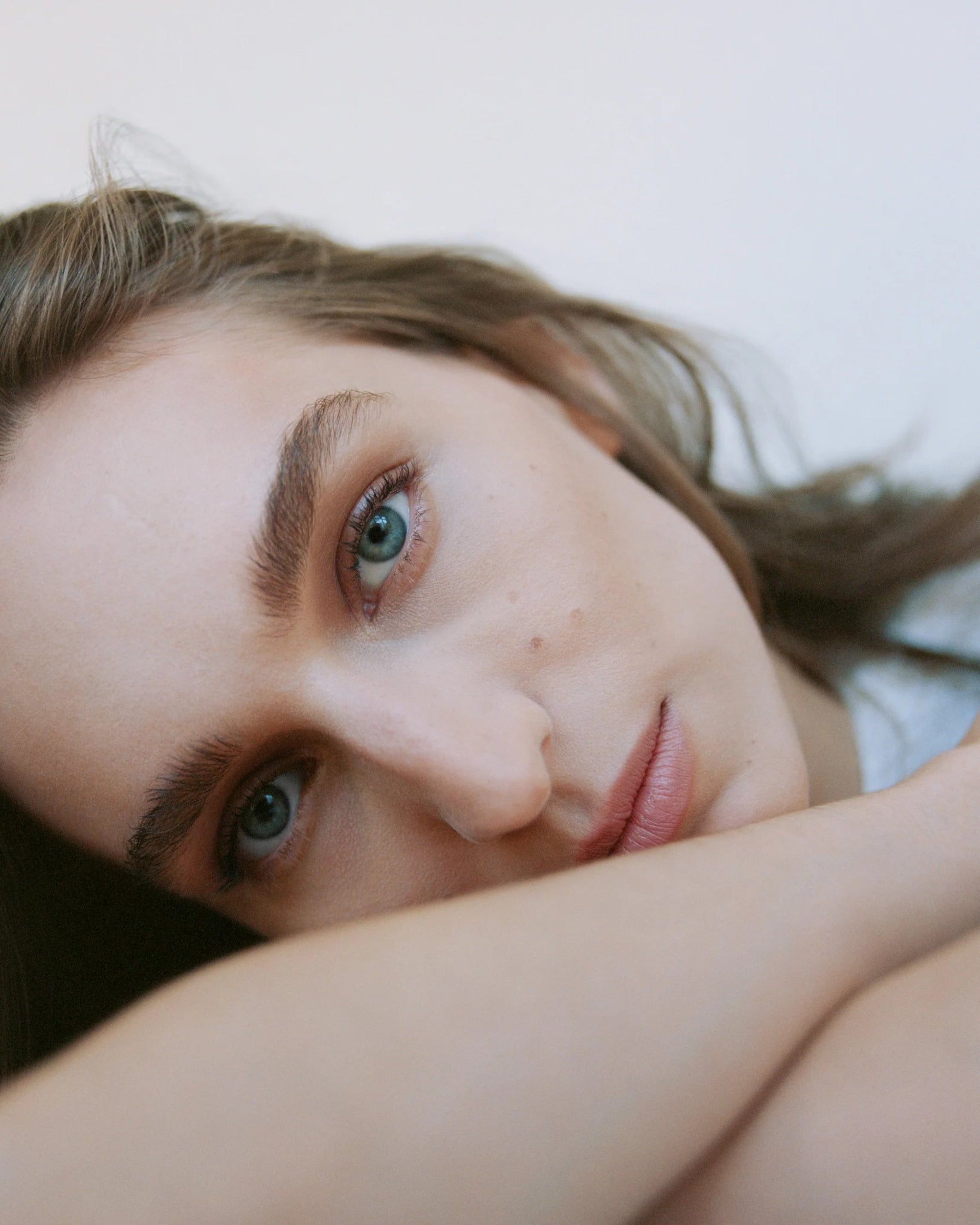 MANASI 7 Silk Finish Powder makeup look woman organic natural beauty lifestyle clean cosmetics