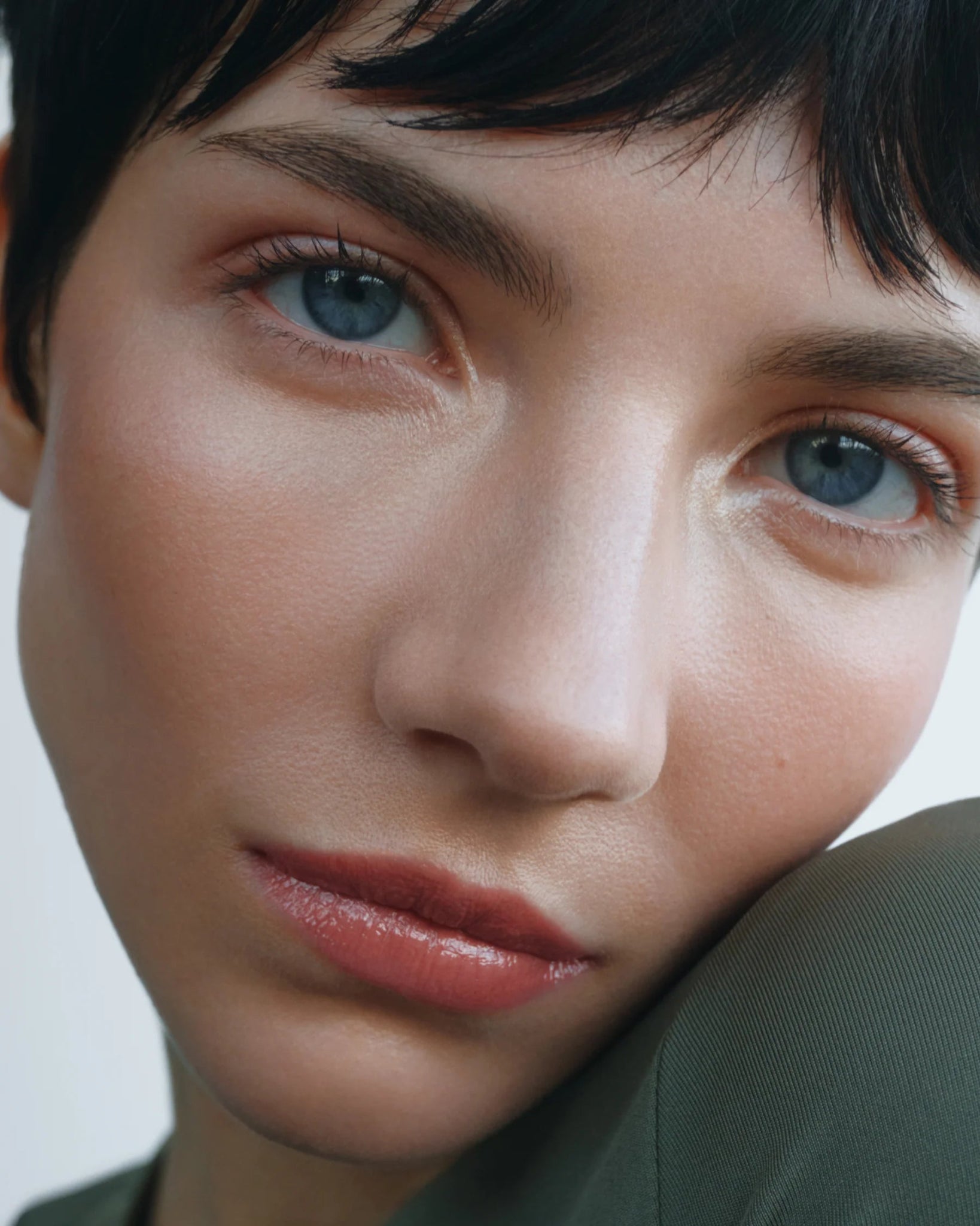 MANASI 7 Tinted Beauty Potion Callas makeup look woman organic natural cosmetics lifestyle