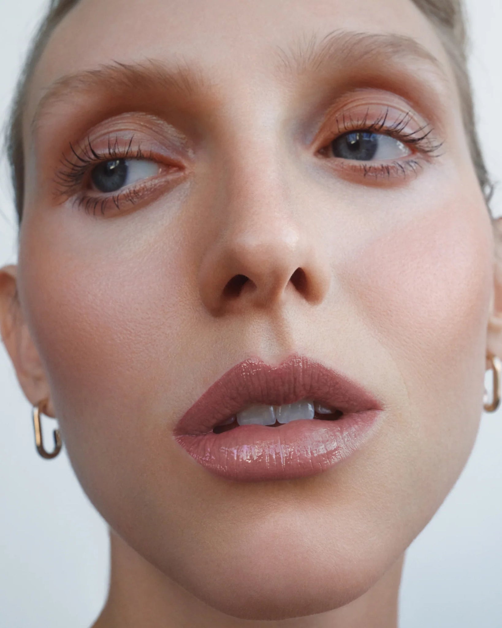 MANASI 7 Tinted Beauty Potion Cattleya minimalist beauty portrait organic makeup clean beauty