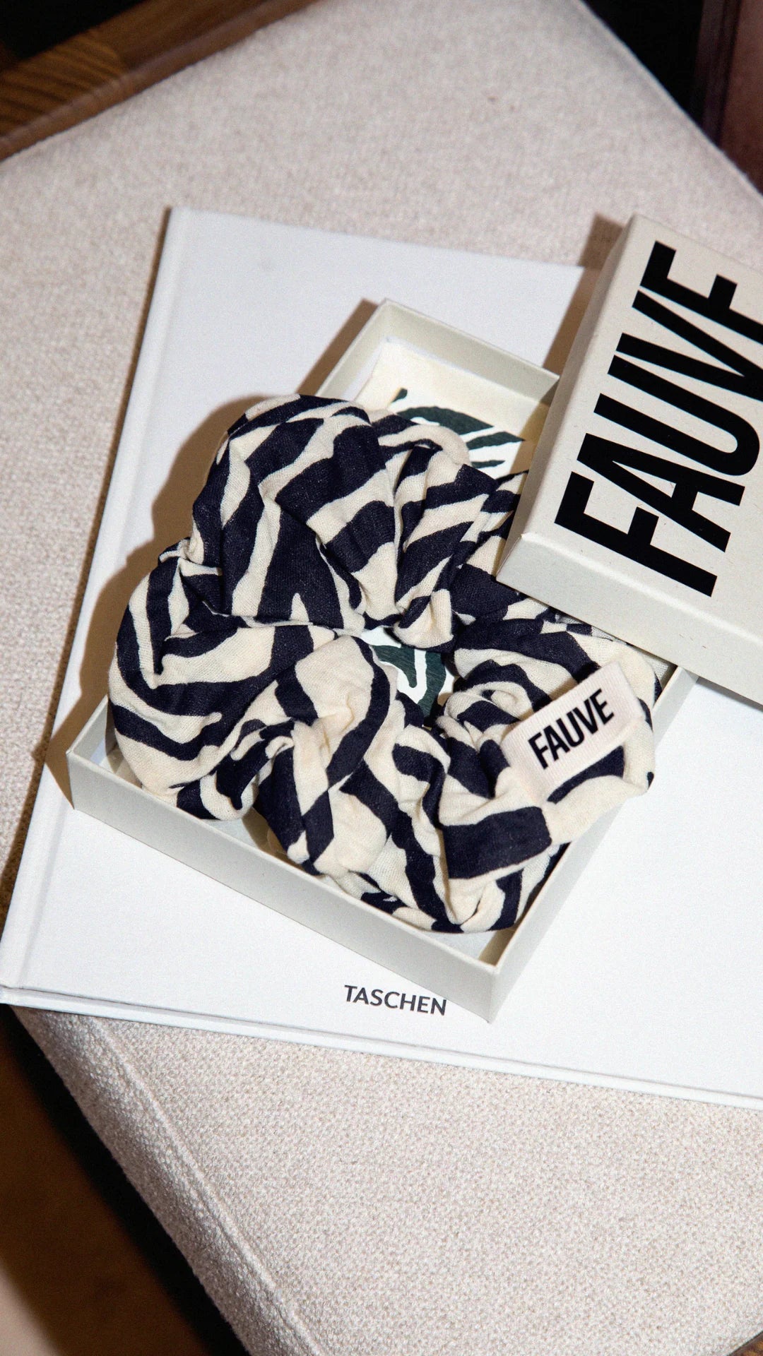 LARGE SCRUNCHIE