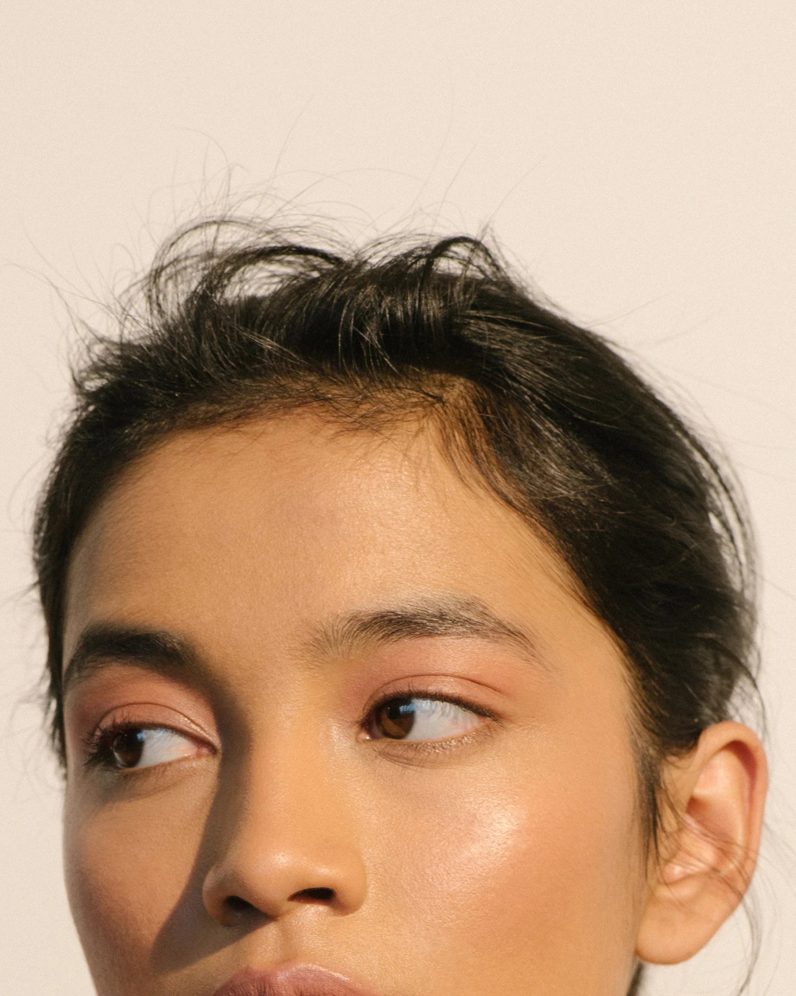 MANASI 7 All Over Colour Bisque makeup look woman organic natural cosmetics lifestyle