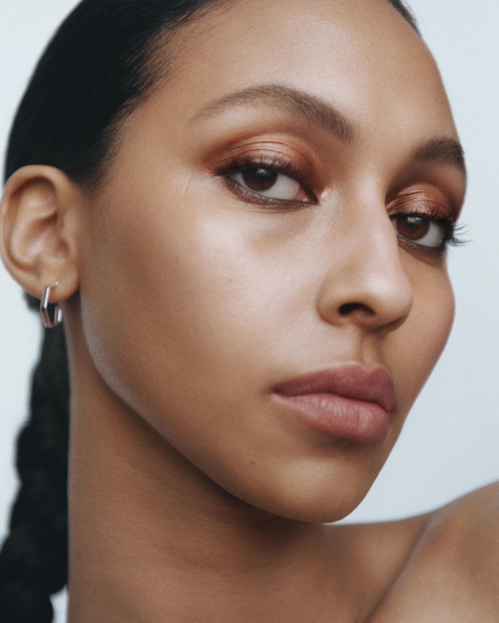 MANASI 7 eye lip definer Criolo makeup look woman organic natural cosmetics lifestyle